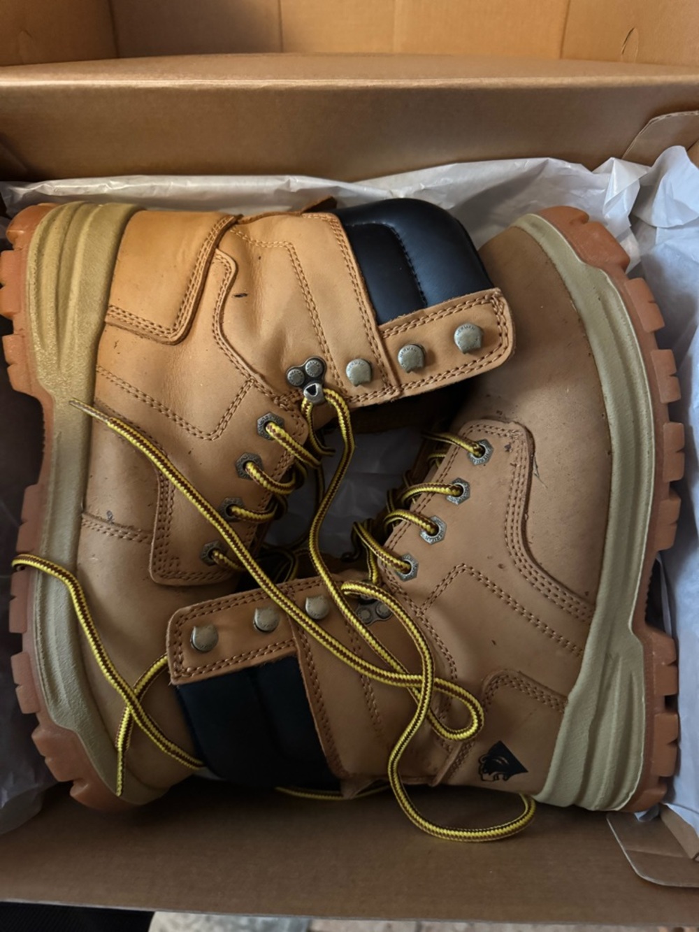 Men's Tan Work Boots with Black Collar - Durable Lace-Up Safety Style